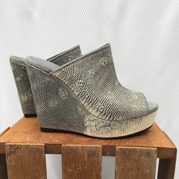 Rhonda Ochs size 10, grey snake skin wedge - Picture 3 of 4